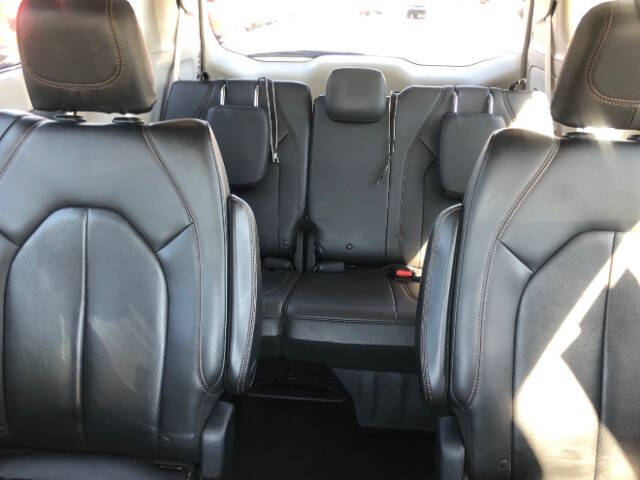 2017 Chrysler Pacifica Touring-L Plus