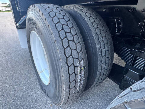 2017 Freightliner M2 106