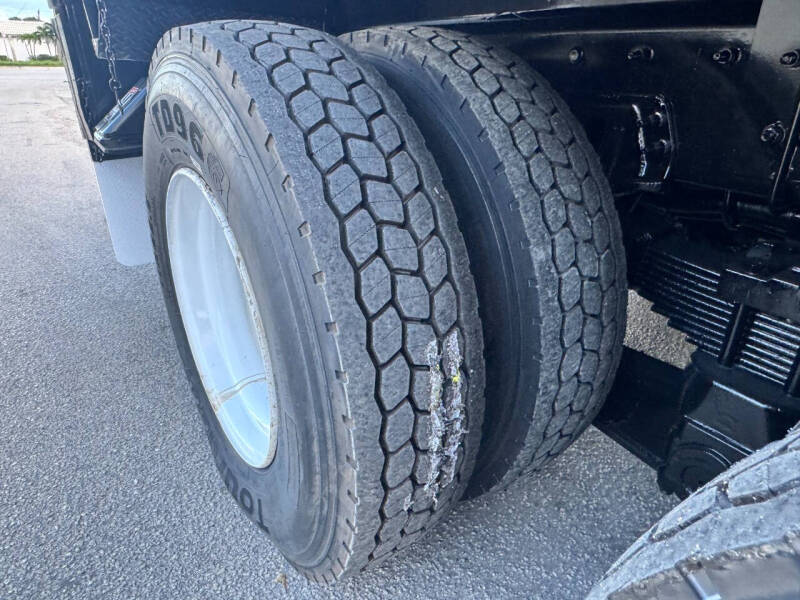 2017 Freightliner M2 106