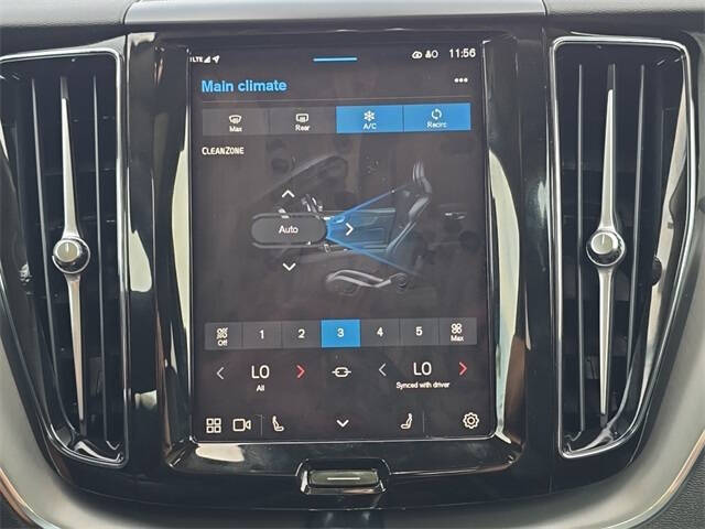 2024 Volvo XC60 B5 Core Dark Theme