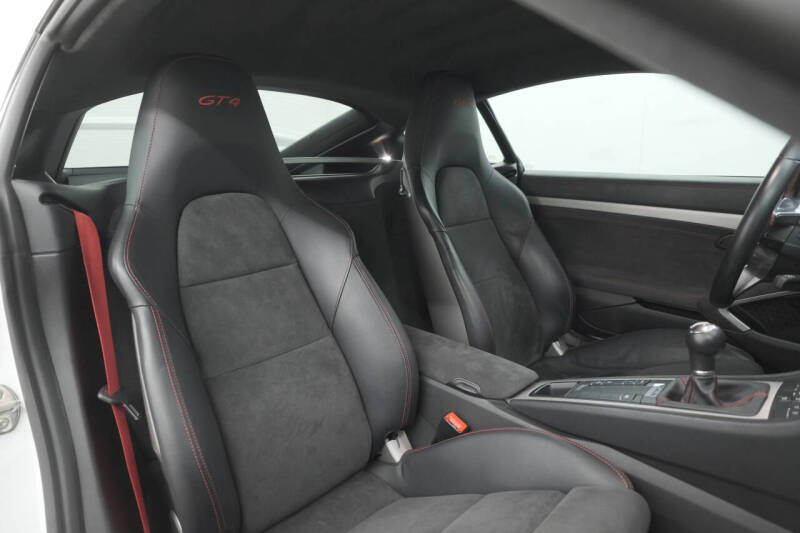 2016 Porsche Cayman GT4