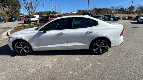 2024 Volvo S60 B5 Plus Dark Theme