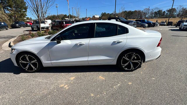 2024 Volvo S60 B5 Plus Dark Theme