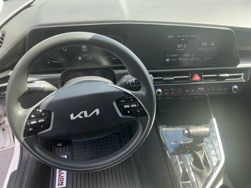 2023 Kia Niro LX