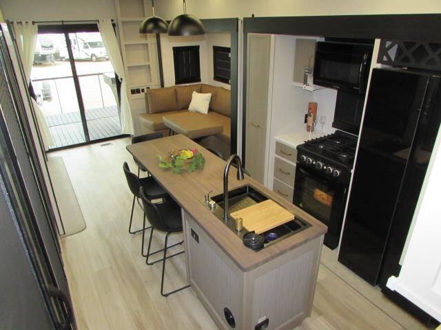 2025 Forest River 38 VERANDA