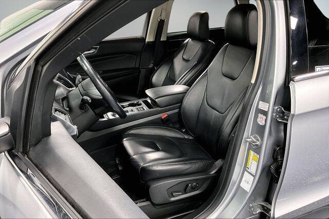 2022 Ford Edge Titanium