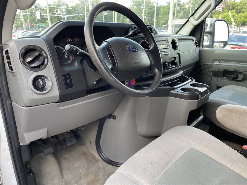 2013 Ford E-Series E-350 SD XLT