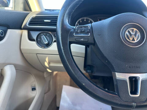2014 Volkswagen Passat 1.8T SEL Premium PZEV