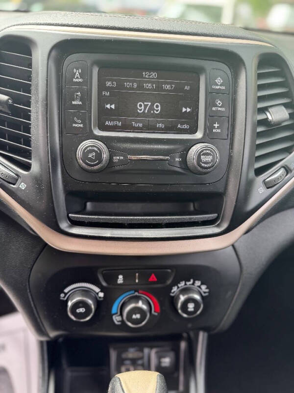 2016 Jeep Cherokee Sport