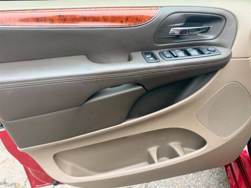 2016 Chrysler Town and Country Touring