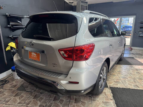 2017 Nissan Pathfinder SV