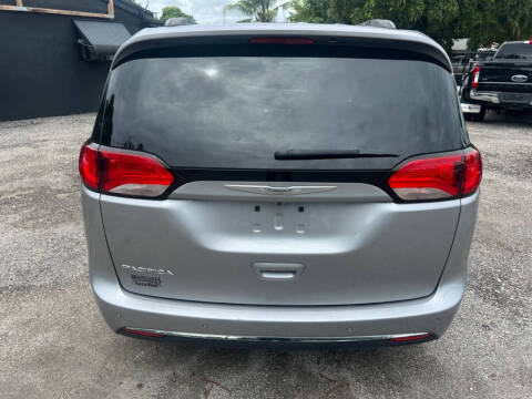 2017 Chrysler Pacifica Touring Plus