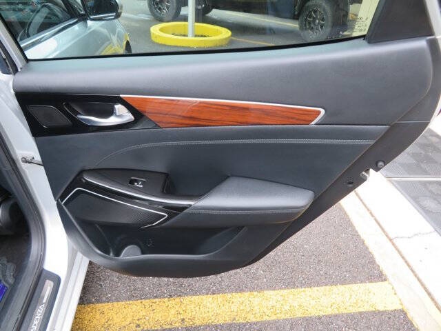 2018 Kia Cadenza Technology