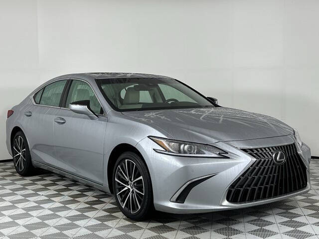 2024 Lexus ES 350's photo