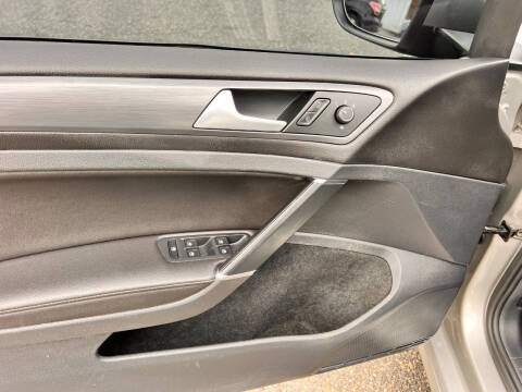 2019 Volkswagen Golf SE