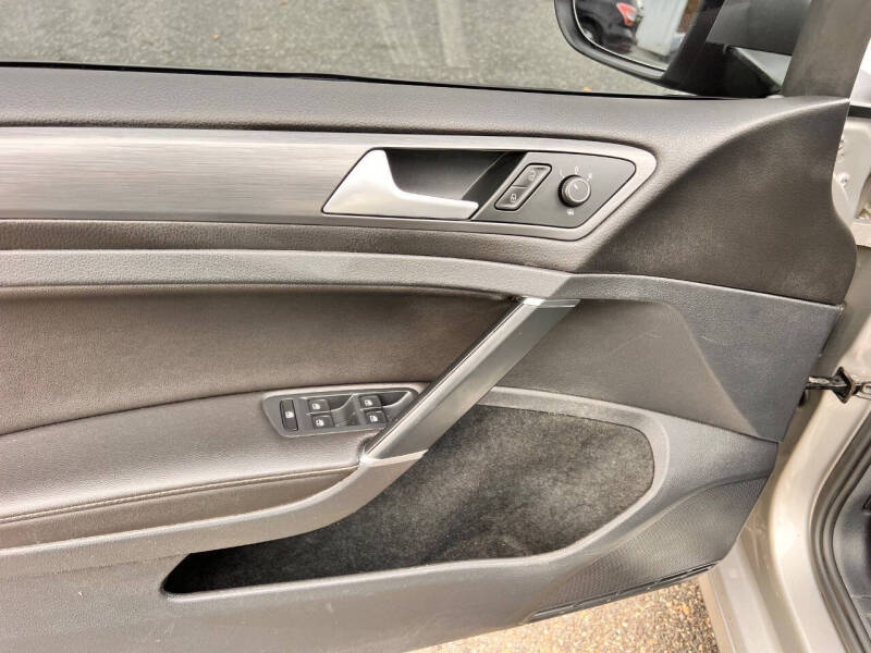 2019 Volkswagen Golf SE