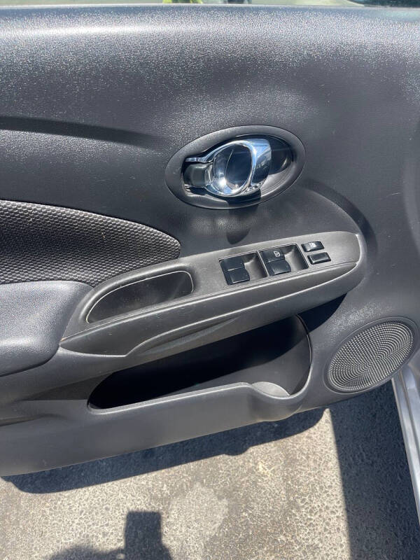 2019 Nissan Versa SV