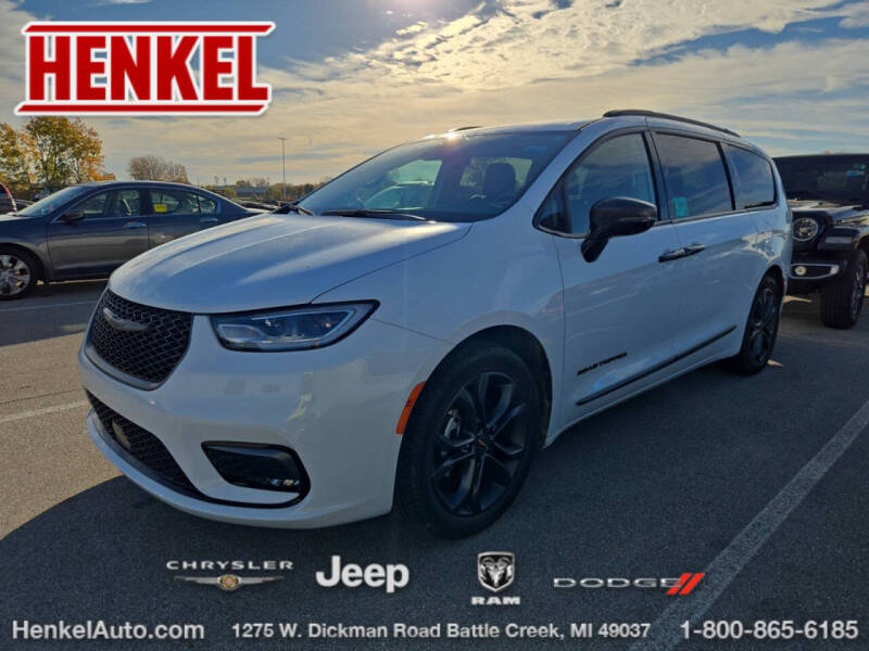 2024 Chrysler Pacifica Touring L