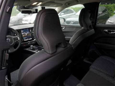 2025 Volvo XC60 T8 Core Dark Theme