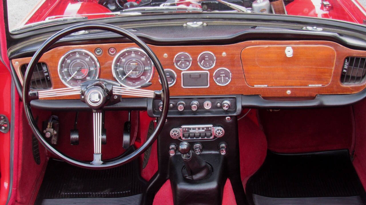 1967 Triumph TR4 28