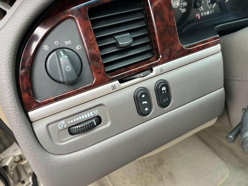2010 Lincoln Town Car 22