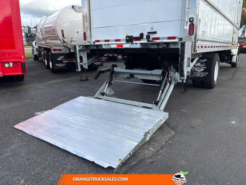 2019 Freightliner M2 106