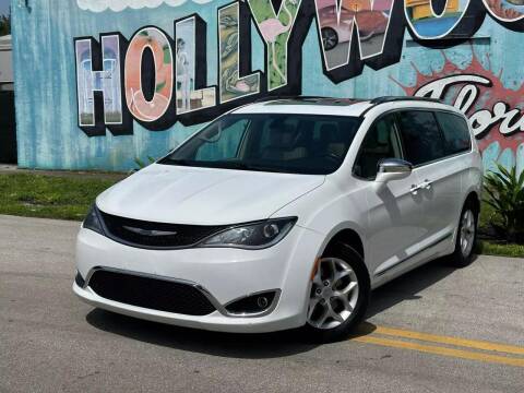 2020 Chrysler Pacifica for sale at Palermo Motors in Hollywood FL