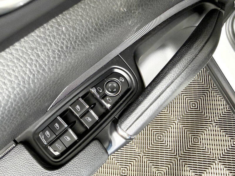 2017 Porsche Cayenne Platinum Edition