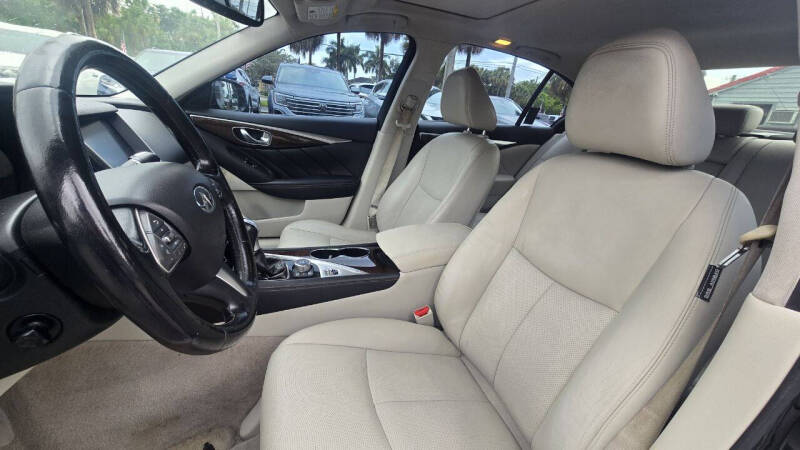 2015 Infiniti Q50 Premium