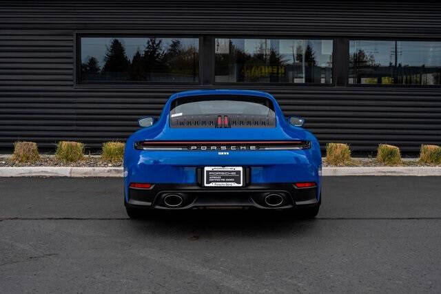 2025 Porsche 911 Carrera