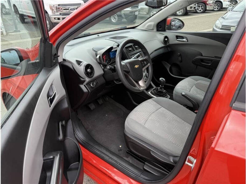 2013 Chevrolet Sonic LS Manual