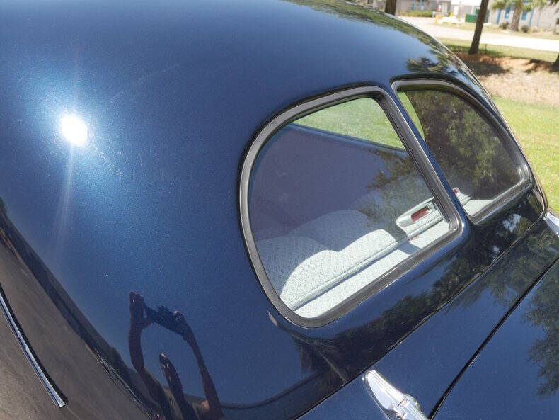 1937 Ford Deluxe