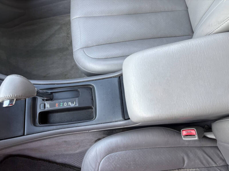 2003 Toyota Avalon XL