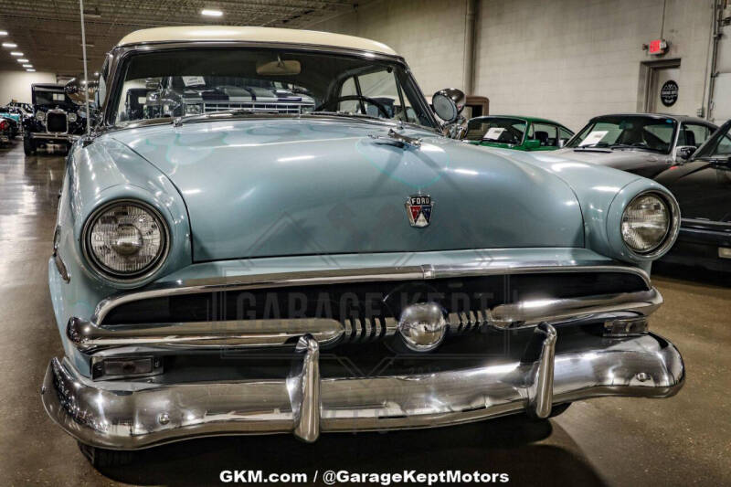1953 Ford Crestline