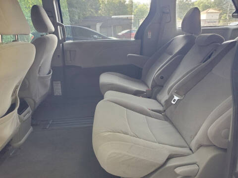2015 Toyota Sienna LE 8-Passenger