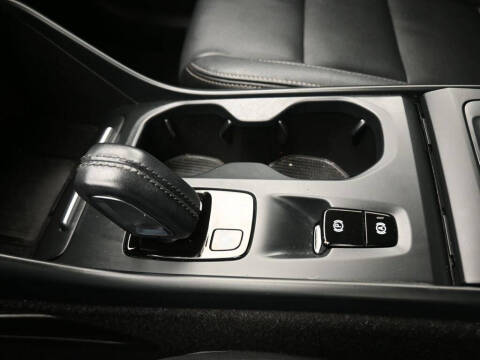 2021 Volvo XC40 T5 Momentum