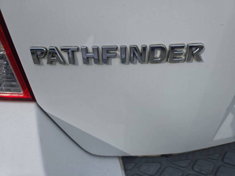 2005 Nissan Pathfinder SE