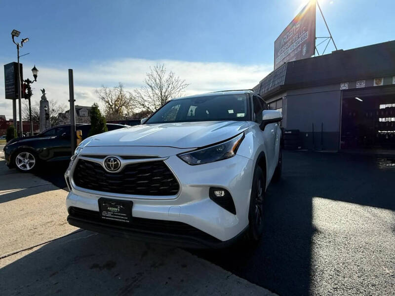 2022 Toyota Highlander LE