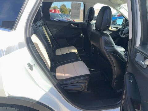 2022 Ford Escape Titanium