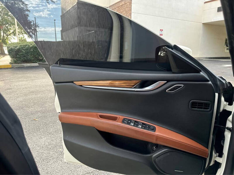 2016 Maserati Ghibli