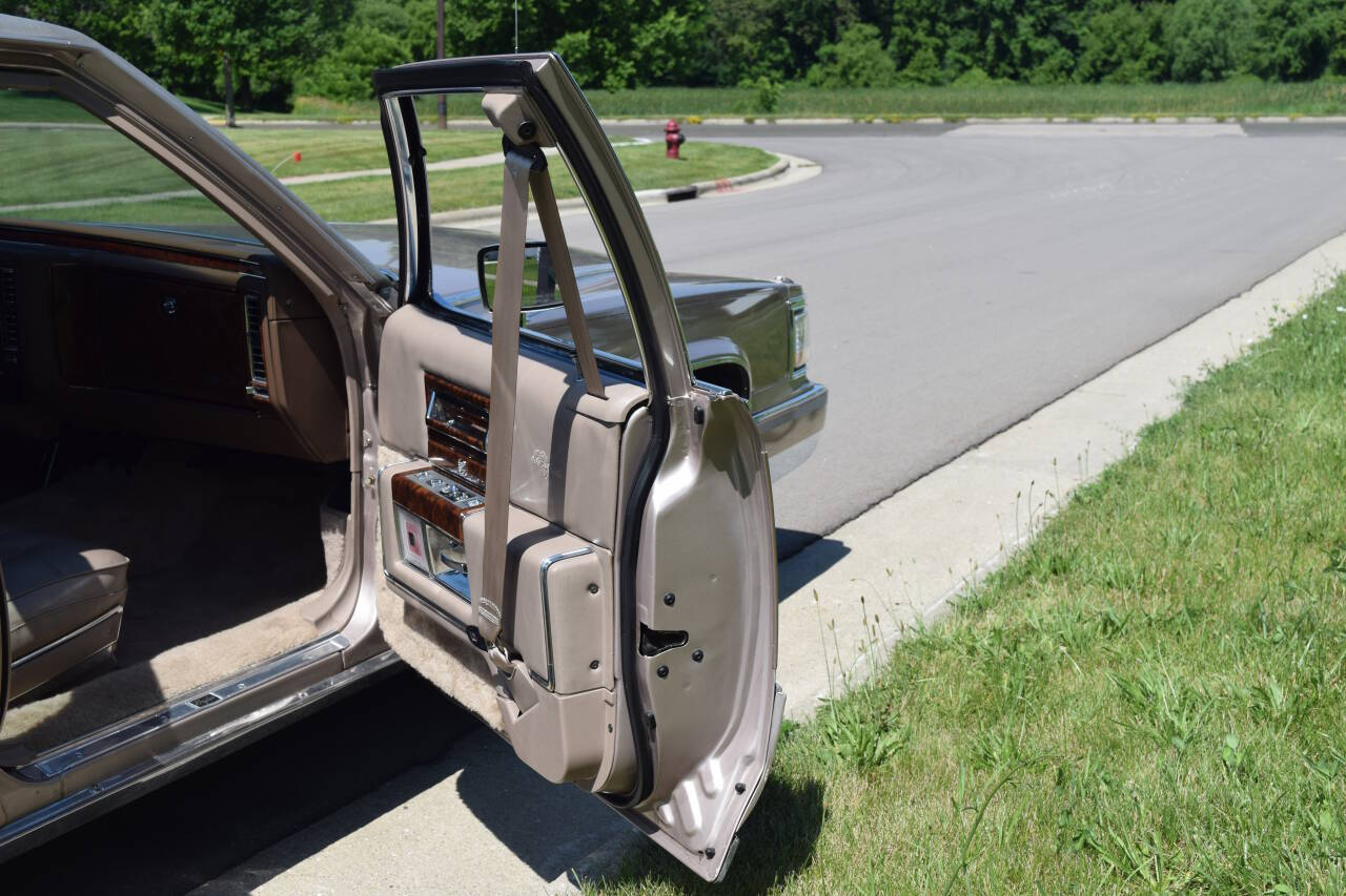 1991 Cadillac Brougham 170