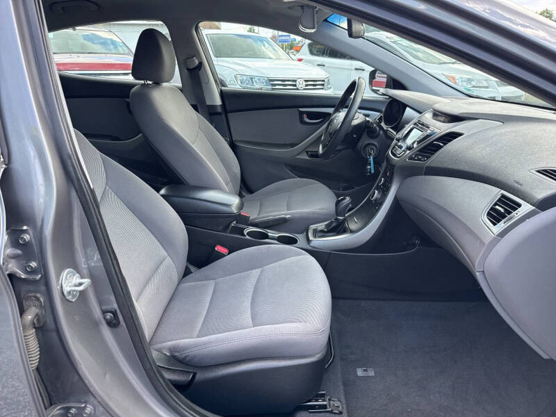 2014 Hyundai Elantra SE