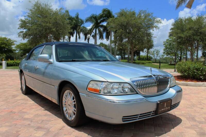 2006 Lincoln Town Car for sale at LIBERTY MOTORCARS INC in Royal Palm Beach FL