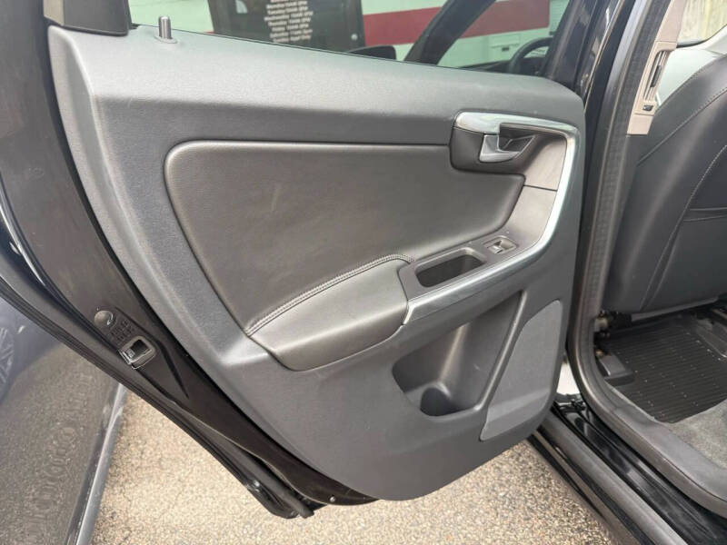 2016 Volvo XC60 T5 Platinum