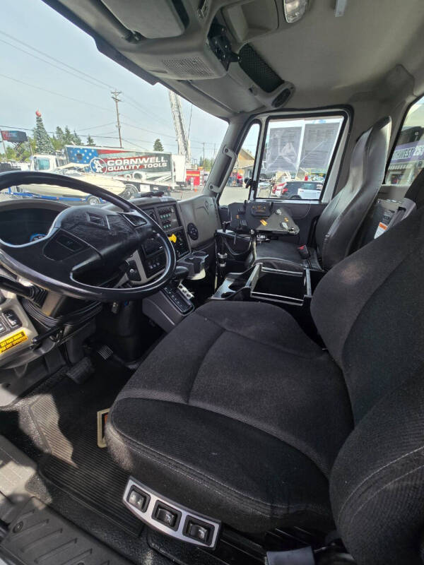 2017 International DuraStar 4300