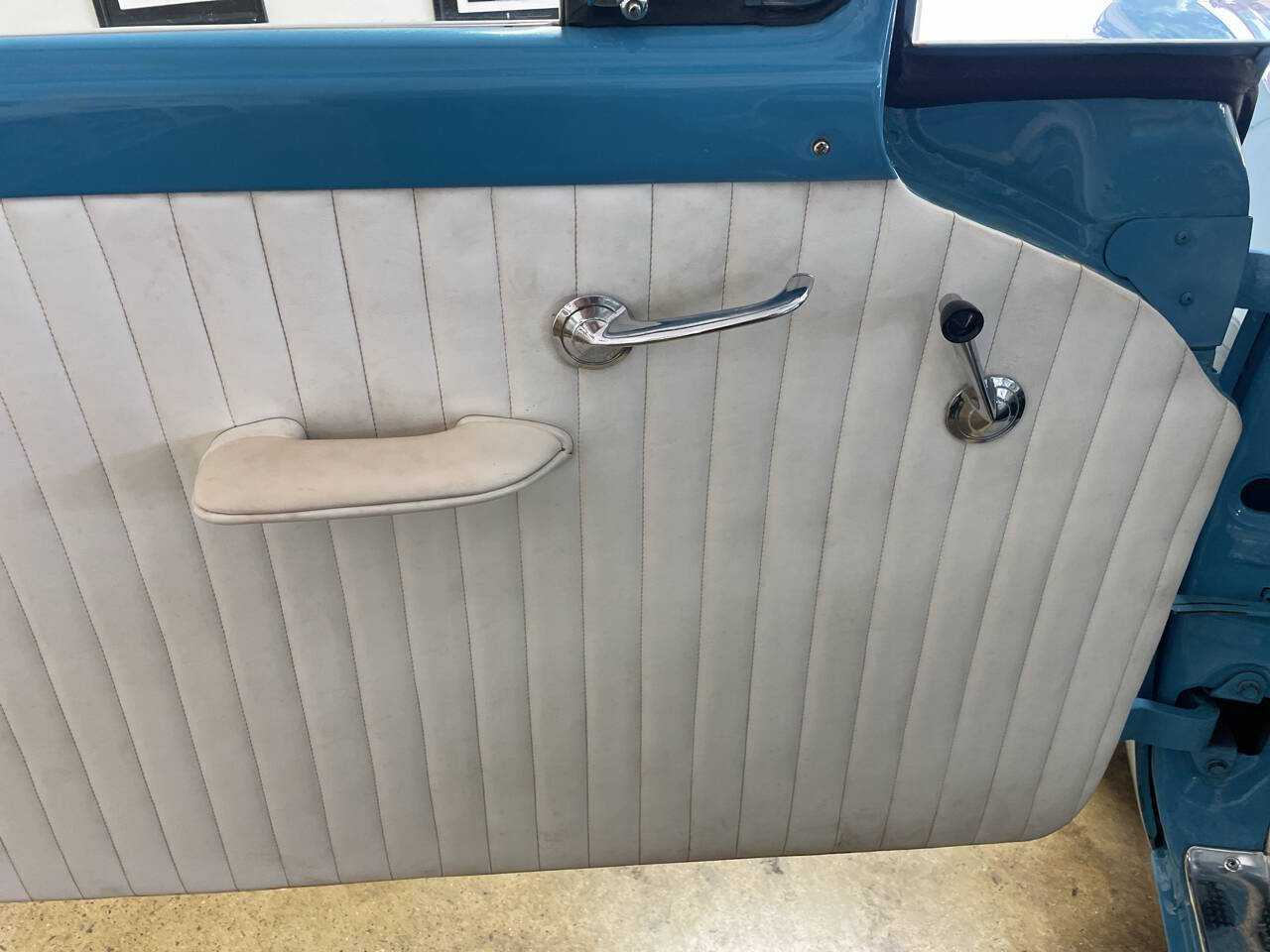 1956 Ford Fairlane 24