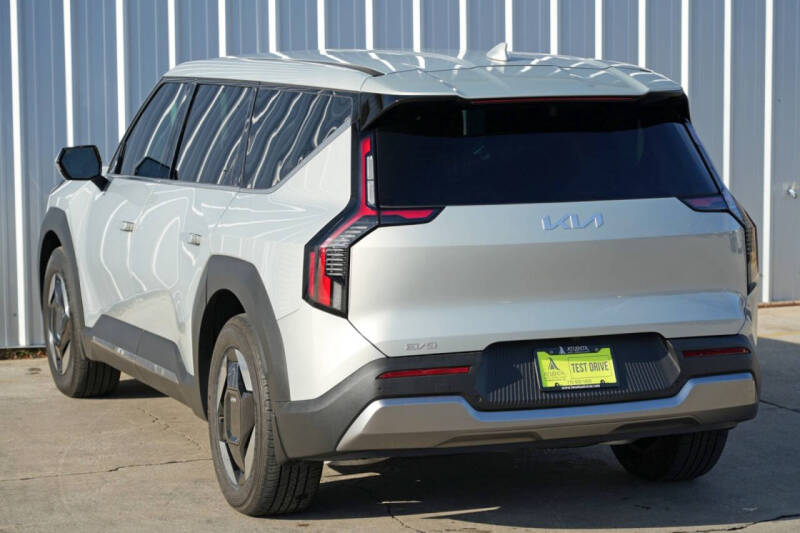 2024 Kia EV9 Light Long Range