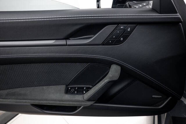 2025 Porsche 911 Carrera 4 GTS