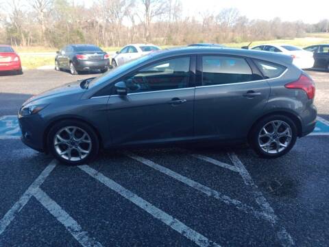 2013 Ford Focus for sale at DOUG'S AUTO SALES INC in Pleasant View TN