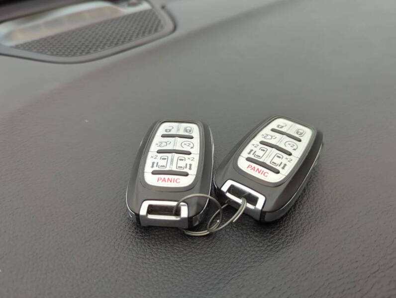 2023 Chrysler Pacifica Plug-In Hybrid Touring L